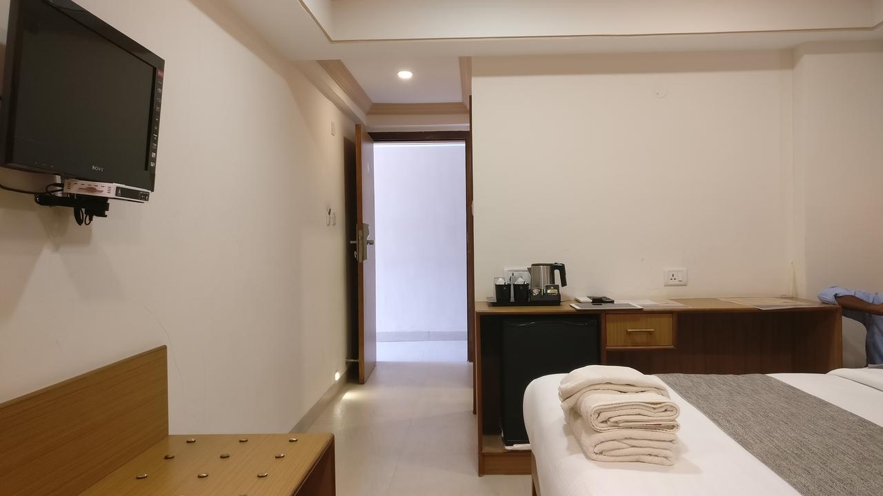 Sai Towers Puttaparthi Exterior foto